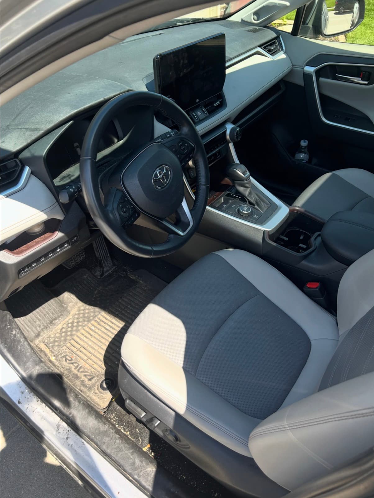 Cleaned and conditioned Toyota RAV4 dashboard, steering wheel, and front seats